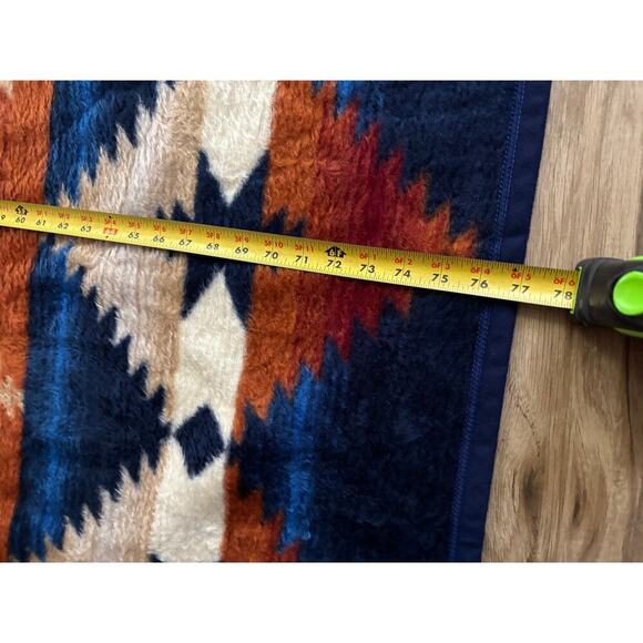 Biederlack Cuddle Wrap Snap Stadium Throw Aztec Tribal Blanket Zipper 77"x56" - Picture 4 of 15